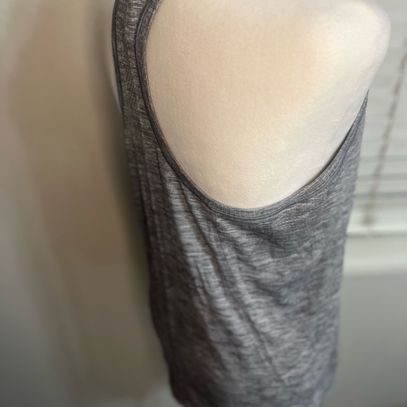 Lululemon Size 10 Swiftly Tech Run
Racerback Heathered Gray Tank Top Shirt - Picture 14 of 16
